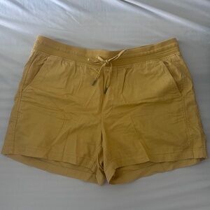 Orvis Yellow XL Tie Waist Cargo Style Shorts